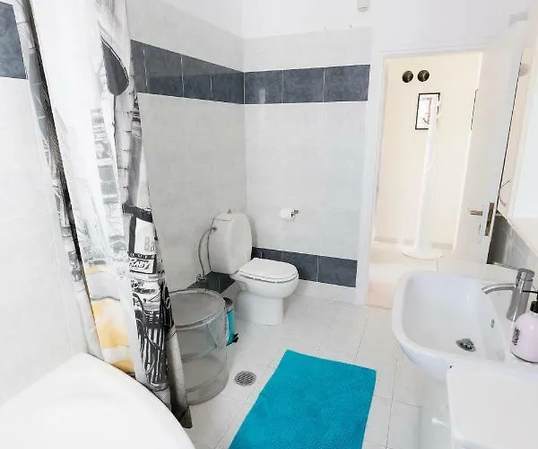 Groovy & Cozy With Private Seaview Rooftop Terrace דירה