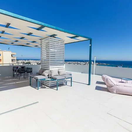 Groovy & Cozy With Private Seaview Rooftop Terrace Apartmán