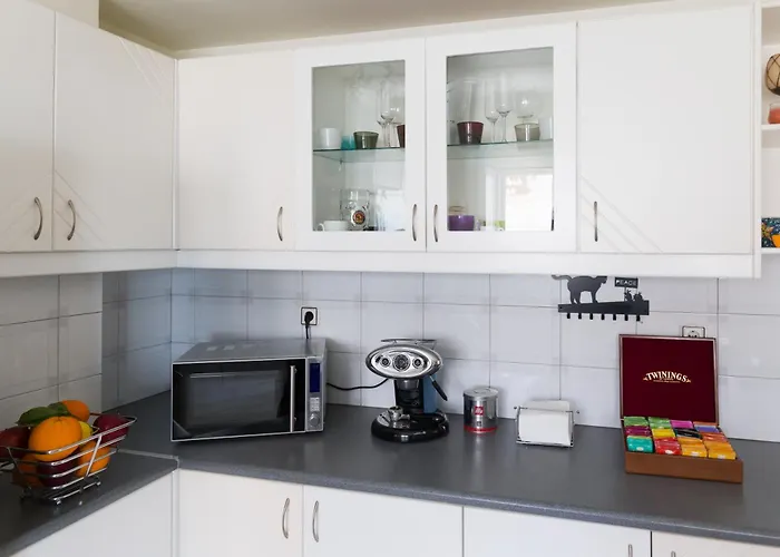 Groovy & Cozy With Private Seaview Rooftop Terrace *