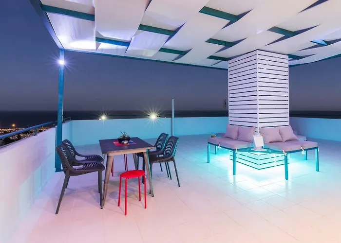 Apartment Groovy & Cozy With Private Seaview Rooftop Terrace *