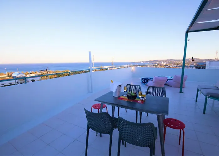 شقة Groovy & Cozy With Private Seaview Rooftop Terrace *