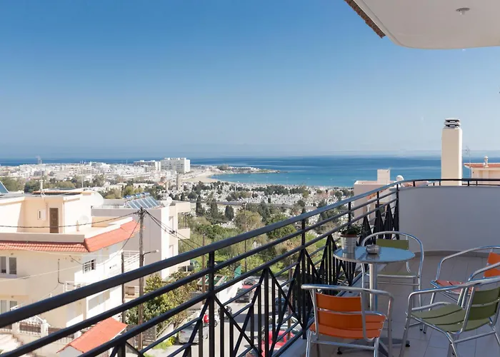Groovy & Cozy With Private Seaview Rooftop Terrace شقة